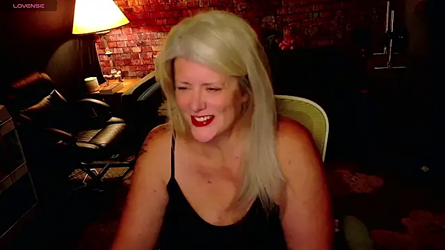 Snapshot of AliceHarlot chatting on February 24, 2026, 3:29 am AliceHarlot online show from February 24, 2026, 3:29 am