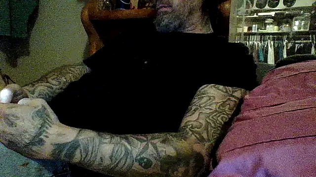 clitstitsandbongrips online show from December 4, 2024, 11:08 pm