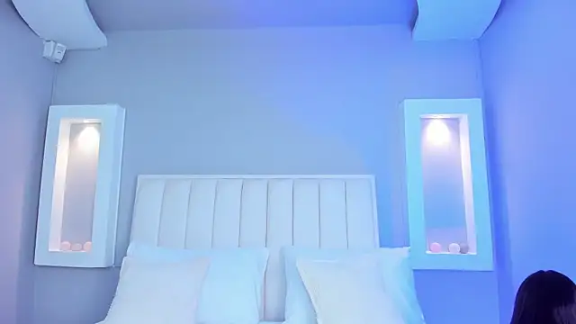 HannaPaola online show from October 24, 2025, 10:42 pm