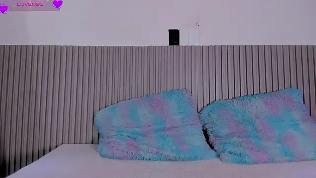 valentina lux online show from April 6, 2026, 7:15 pm