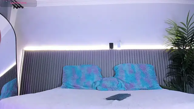 valentina lux online show from February 6, 2026, 7:21 pm