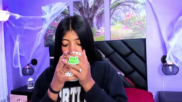 KimberlyVillaLobos online show from November 5, 2025, 11:35 am