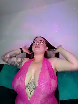 soofy   online show from December 19, 2025, 4:49 am