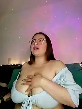 soofy   online show from November 11, 2025, 2:28 am