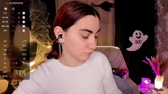 hannacheekss  online show from October 22, 2025, 2:11 am