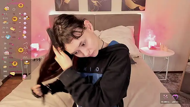 Emily Strikeee online show from October 16, 2025, 10:12 am