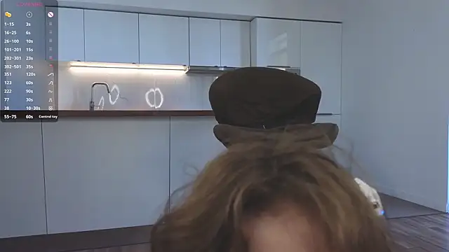 KellyAdderiy online show from April 6, 2026, 4:46 am