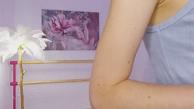 lylylovesyou online show from February 2, 2025, 5:53 am