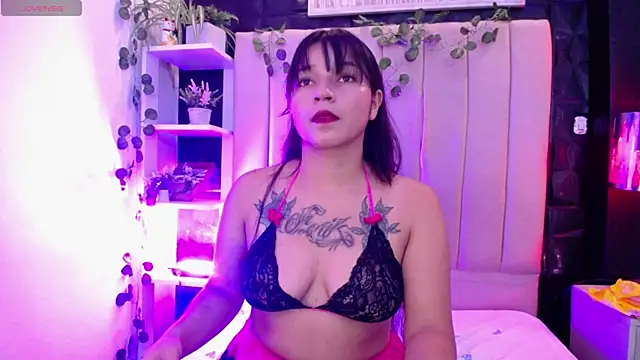 Snapshot of samara_hs chatting on January 20, 2025, 8:18 pm samara hs online show from January 20, 2025, 8:18 pm