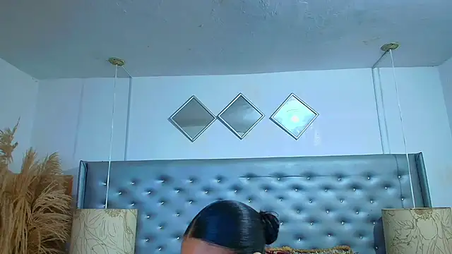 EileenBenzon online show from November 15, 2025, 6:12 pm