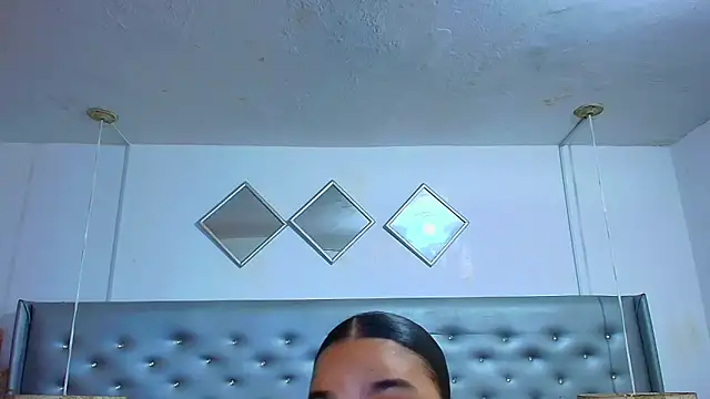 EileenBenzon online show from December 1, 2025, 4:41 pm