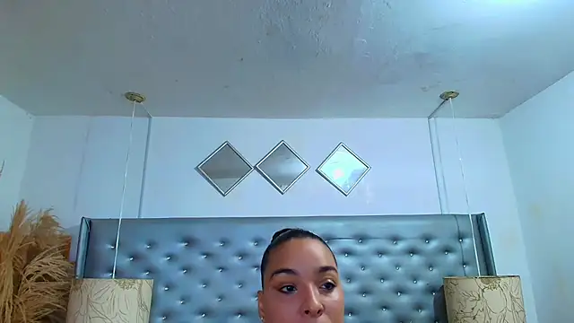 EileenBenzon online show from December 2, 2025, 5:14 pm