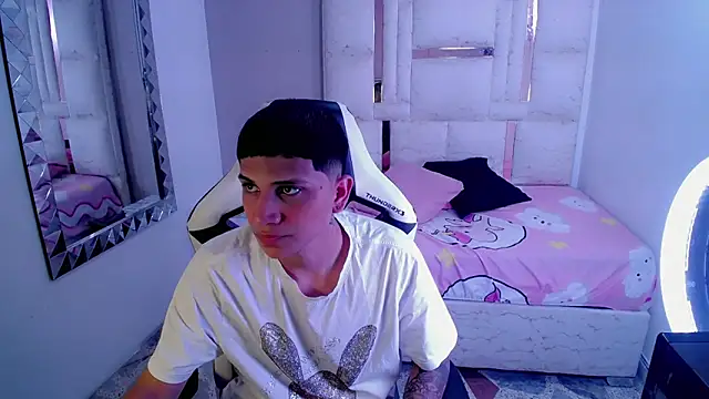 Brayan lopezz online show from March 19, 2025, 12:45 pm