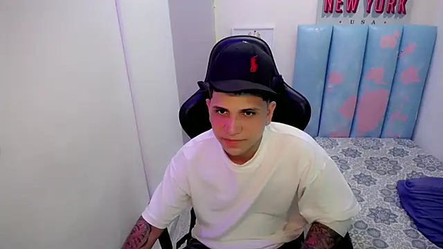 Snapshot of Brayan_lopezz chatting on May 5, 2026, 3:42 am Brayan lopezz online show from May 5, 2026, 3:42 am