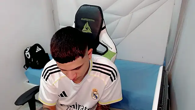 Brayan lopezz online show from January 15, 2026, 12:52 pm