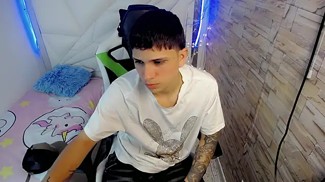 Brayan lopezz online show from January 21, 2025, 12:29 pm