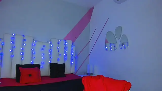 Snapshot of Salome_rouse1 chatting on November 17, 2025, 1:48 pm Salome rouse1 online show from November 17, 2025, 1:48 pm