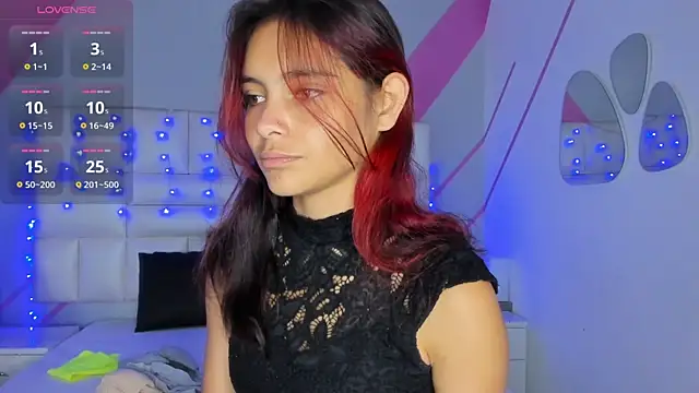 Snapshot of Salome_rouse1 chatting on October 8, 2025, 11:27 pm Salome rouse1 online show from October 8, 2025, 11:27 pm