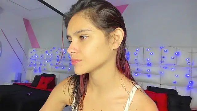 Snapshot of Salome_rouse1 chatting on October 15, 2025, 4:37 pm Salome rouse1 online show from October 15, 2025, 4:37 pm