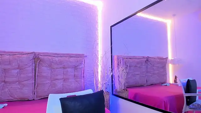 Snapshot of Salome_rouse1 chatting on December 3, 2025, 5:34 pm Salome rouse1 online show from December 3, 2025, 5:34 pm