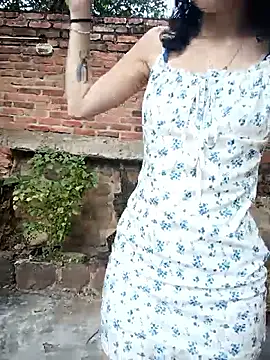 Snapshot of sweet_outdoor_charm chatting on February 14, 2026, 7:36 pm sweet outdoor charm online show from February 14, 2026, 7:36 pm