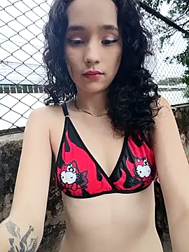 Snapshot of sweet_outdoor_charm chatting on February 8, 2026, 7:33 pm sweet outdoor charm online show from February 8, 2026, 7:33 pm