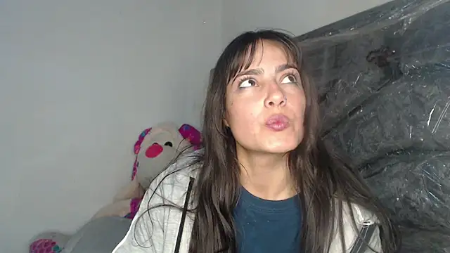 skinny sweet2411 online show from March 20, 2026, 4:24 am