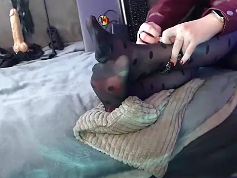 GoddessMonicaNylon online show from December 5, 2025, 7:01 pm