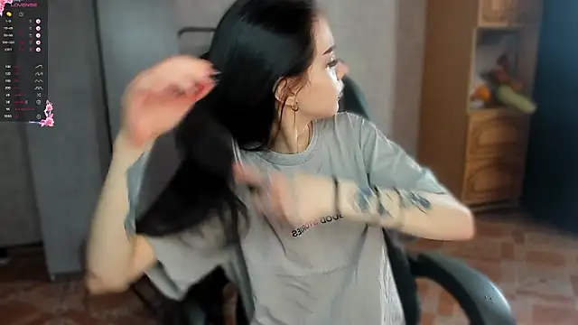 SweetyDeviliya online show from March 25, 2026, 11:31 am