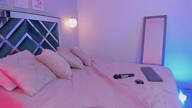 ibella7 online show from March 12, 2025, 1:36 am