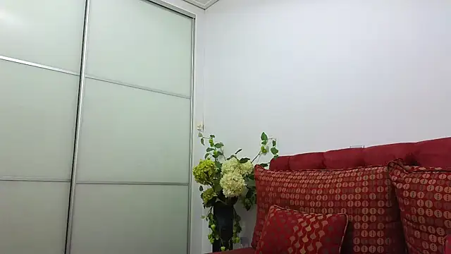  Maddalena  online show from November 27, 2025, 9:48 pm