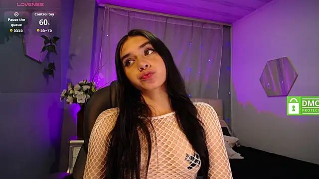 Snapshot of Kylie_golden chatting on September 29, 2025, 12:44 pm Kylie golden online show from September 29, 2025, 12:44 pm
