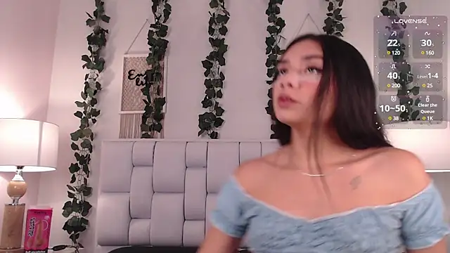 Snapshot of Kylie_golden chatting on January 22, 2025, 12:06 pm Kylie golden online show from January 22, 2025, 12:06 pm