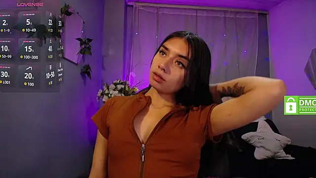 Snapshot of Kylie_golden chatting on September 30, 2025, 12:44 pm Kylie golden online show from September 30, 2025, 12:44 pm