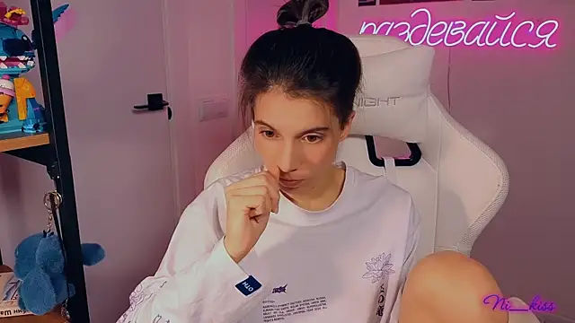  ni kiss online show from October 4, 2025, 5:25 pm