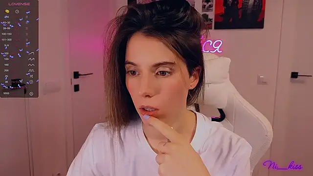  ni kiss online show from November 23, 2025, 7:13 pm