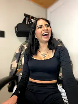 Hilary pinkk online show from November 13, 2025, 1:31 am