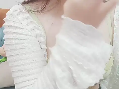 Snapshot of Emale293 chatting on January 13, 2025, 2:50 am Emale293 online show from January 13, 2025, 2:50 am