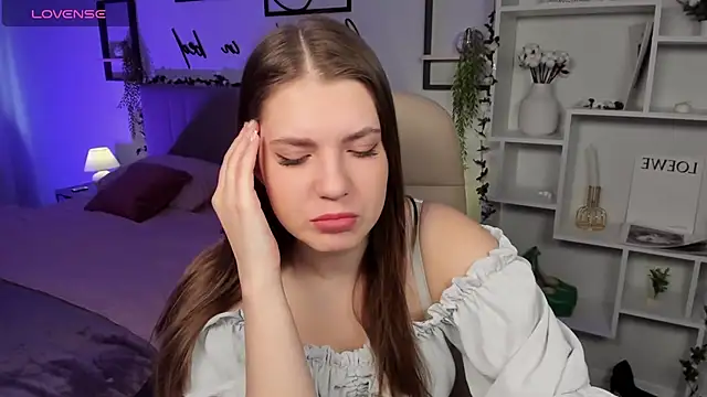 BellaSweetHeart online show from April 14, 2026, 9:36 am