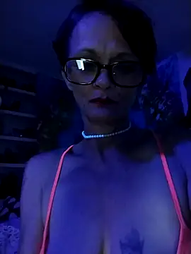 ivylee31 online show from April 14, 2026, 4:17 am