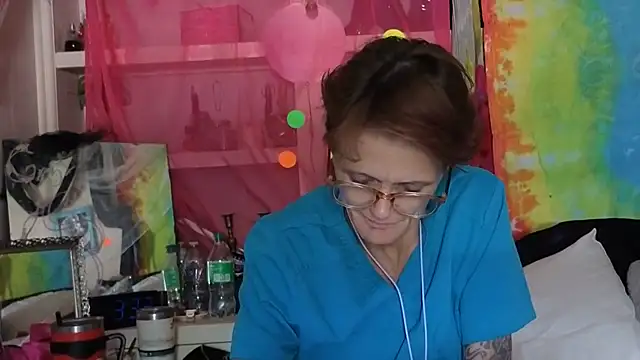 ivylee31 online show from July 14, 2026, 8:37 pm