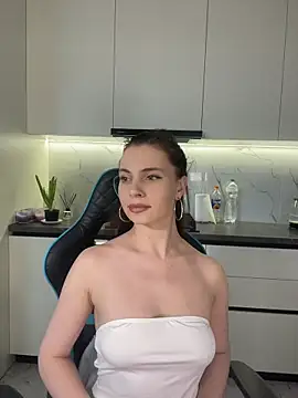 CurlyLara online show from April 9, 2026, 6:19 am