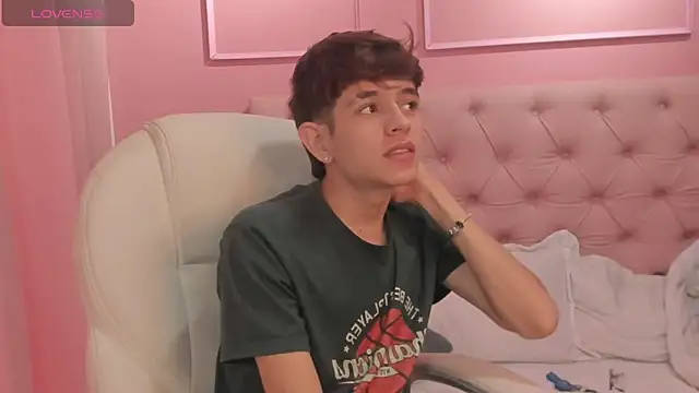 Snapshot of KLAUS_SUNRISE_XX chatting on December 12, 2024, 3:59 pm KLAUS SUNRISE XX online show from December 12, 2024, 3:59 pm