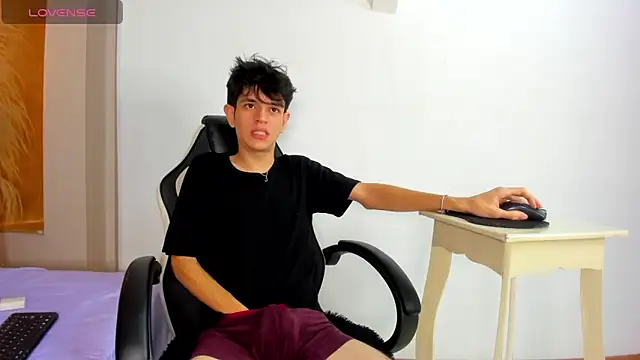 Snapshot of KLAUS_SUNRISE_XX chatting on November 15, 2025, 5:44 am KLAUS SUNRISE XX online show from November 15, 2025, 5:44 am