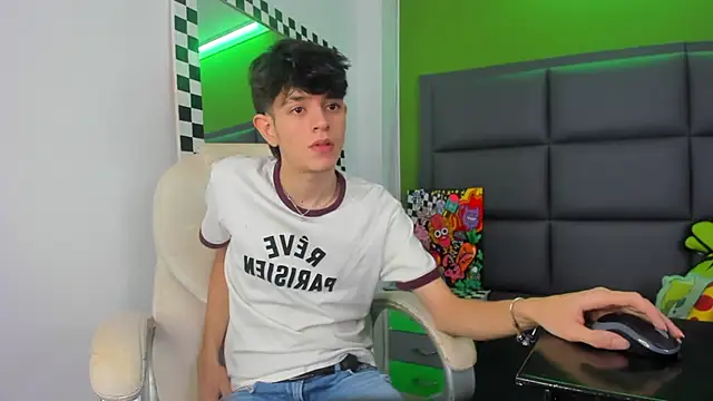 Snapshot of KLAUS_SUNRISE_XX chatting on September 20, 2025, 2:49 am KLAUS SUNRISE XX online show from September 20, 2025, 2:49 am