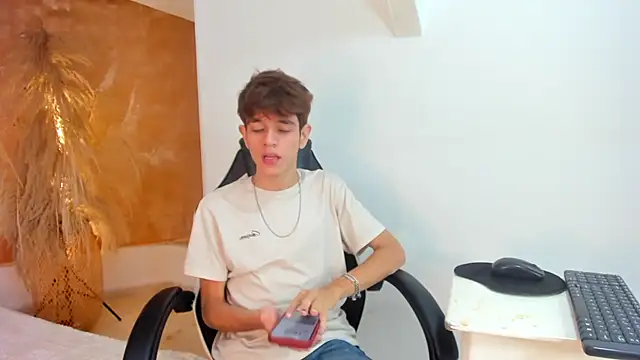 Snapshot of KLAUS_SUNRISE_XX chatting on January 27, 2025, 2:42 am KLAUS SUNRISE XX online show from January 27, 2025, 2:42 am