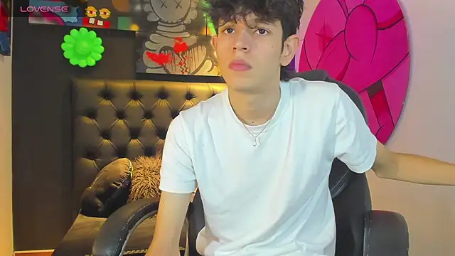 Snapshot of KLAUS_SUNRISE_XX chatting on October 24, 2025, 5:06 am KLAUS SUNRISE XX online show from October 24, 2025, 5:06 am