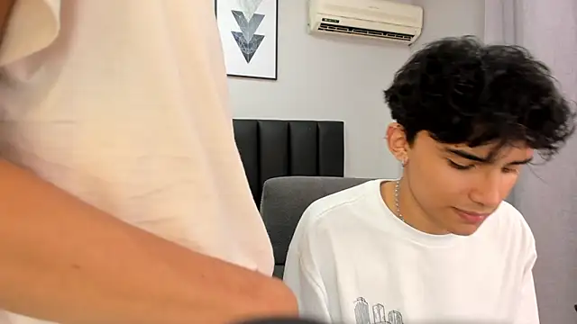 Snapshot of KLAUS_SUNRISE_XX chatting on January 15, 2025, 4:47 am KLAUS SUNRISE XX online show from January 15, 2025, 4:47 am