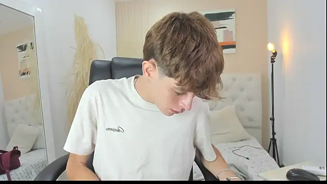 Snapshot of KLAUS_SUNRISE_XX chatting on January 31, 2025, 10:20 am KLAUS SUNRISE XX online show from January 31, 2025, 10:20 am