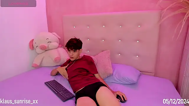 Snapshot of KLAUS_SUNRISE_XX chatting on December 5, 2024, 7:10 am KLAUS SUNRISE XX online show from December 5, 2024, 7:10 am